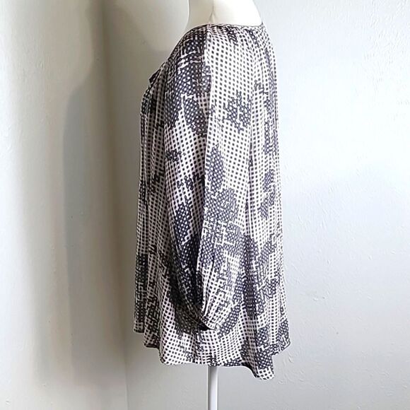 Fred David Light & Dark Gray Floral Dotted Print Top, Tie at Neckline, Size 1X - Picture 5 of 8